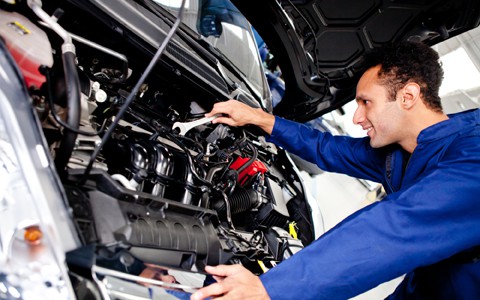 Mecanicii auto au cele mai multe locuri disponibile în învățământul profesional