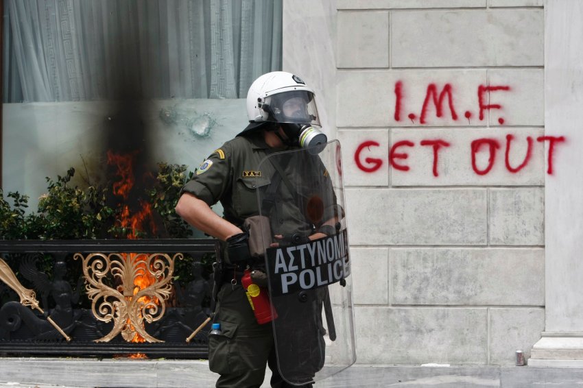 REVISTA PRESEI INTERNAŢIONALE – FMI s-a săturat de Grecia!