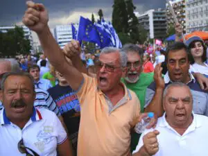 Paranoia şi neîncrederea pun stăpânire pe Atena