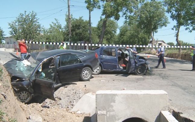 Accident grav în Moldova chiar în ziua protestului pentru autostrăzi. Cinci persoane rănite în urma unei coliziuni frontale