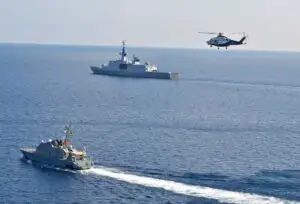 Se încing spiritele în țara unde lucrează mulți români. Nave militare și avioane de luptă, mobilizate în regiune