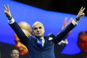 Rareș Bogdan pune tunurile pe Tăriceanu: De ce fuge șeful Senatului de ridicarea imunității