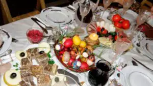 România, în starea de alertă: Câte persoane au voie la evenimentele familiale