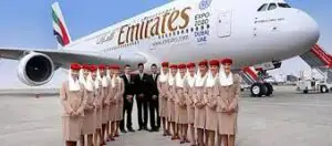 Emirates Airlines angajează însoţitori de bord! Câți bani poți câștiga