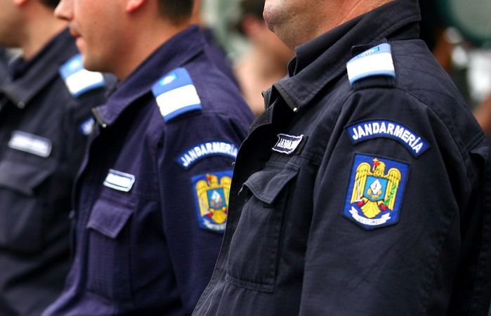 Scandalul momentului în România: Un tânăr a fost luat în cătușe de jandarmi. S-a întâmplat la metrou