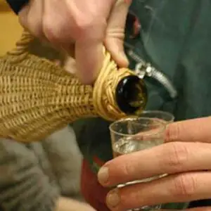 Vești importante pentru români. Ce se întâmplă cu țuica făcută în casă. Se discută în aceste zile