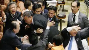 Cutremur pe scena politică. Este fără precedent ce se întâmplă