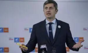 Luptă aprigă în USR! Cine vrea să-i ia locul în fruntea partidului lui Dan Barna