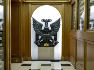 Miliardarii misterioși care stau în fruntea finanțelor lumii. Fac afaceri ca acum 350 de ani