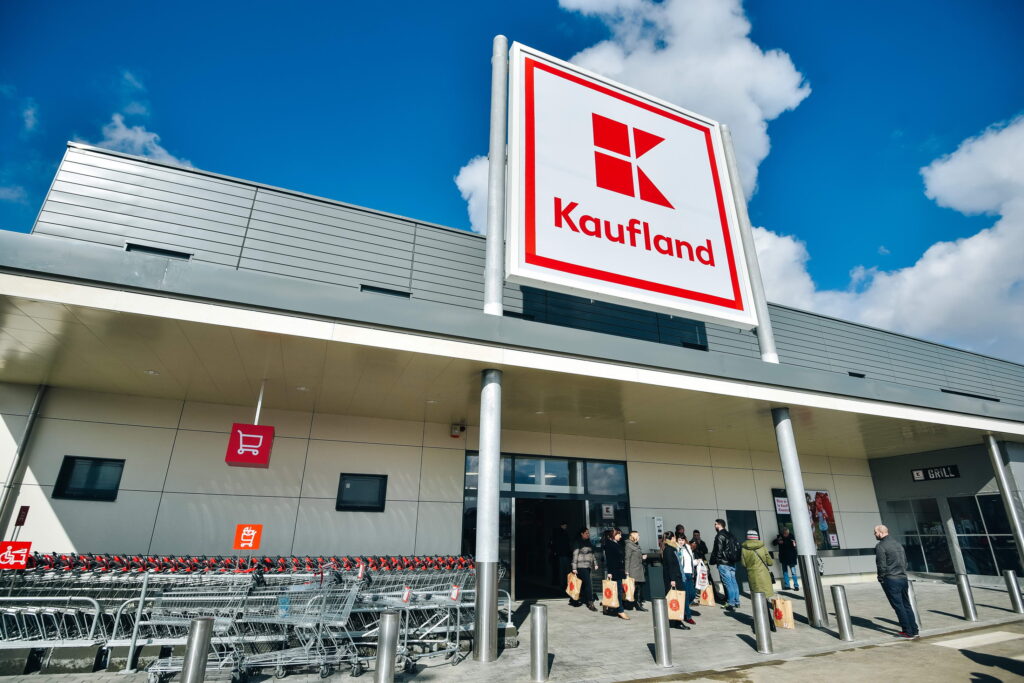 Kaufland domină autoritar topul retail-ului alimentar din România. Cine este însă cel mai mare angajator? Analiză KeysFin