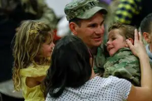 Anunț fără precedent! Partidul care vrea serviciu militar obligatoriu în România