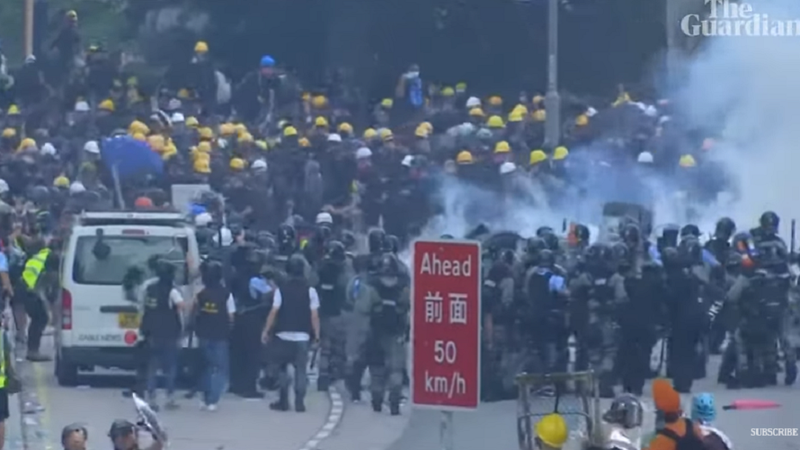 Protestele din Hong Kong au escaladat! Poliția a folosit armamentul din dotare. Video!