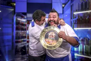 Ultimul câştigător de la Chefi la cuţite a plecat acasă cu 30.000 de euro. Ce a făcut Munti cu banii