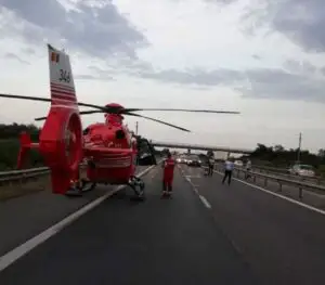 Accident teribil pe autostrada A1! Elicopterul SMURD a trebuit să aterizeze de urgență pe șosea