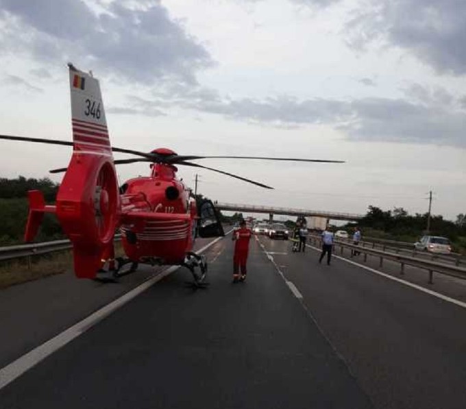 Accident teribil pe autostrada A1! Elicopterul SMURD a trebuit să aterizeze de urgență pe șosea
