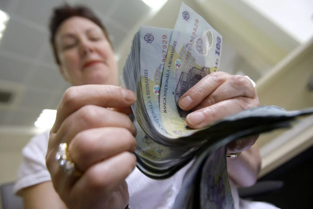 Românii, avertizați: Ce se întâmplă cu veniturile și cheltuielile