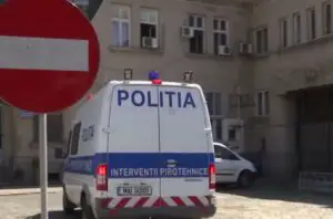 Alertă în România. Explozibil, descoperit într-o mașină în trafic. Ce voia șoferul să arunce în aer