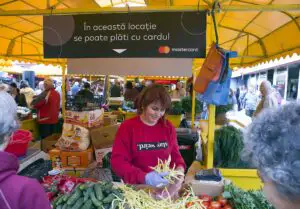 Plata cu cardul la producător! Primele orașe din România unde poți face acest lucru