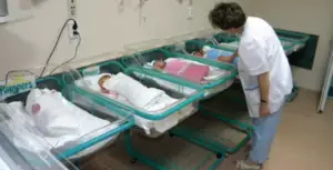 Ministerul Sănătății vrea să interzică reclamele la biberoane și lapte praf! Amenzi uriașe pentru cine va încălca legea