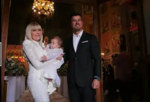 De necrezut! O Vedetă PRO TV, nașa micuței Elenei Udrea