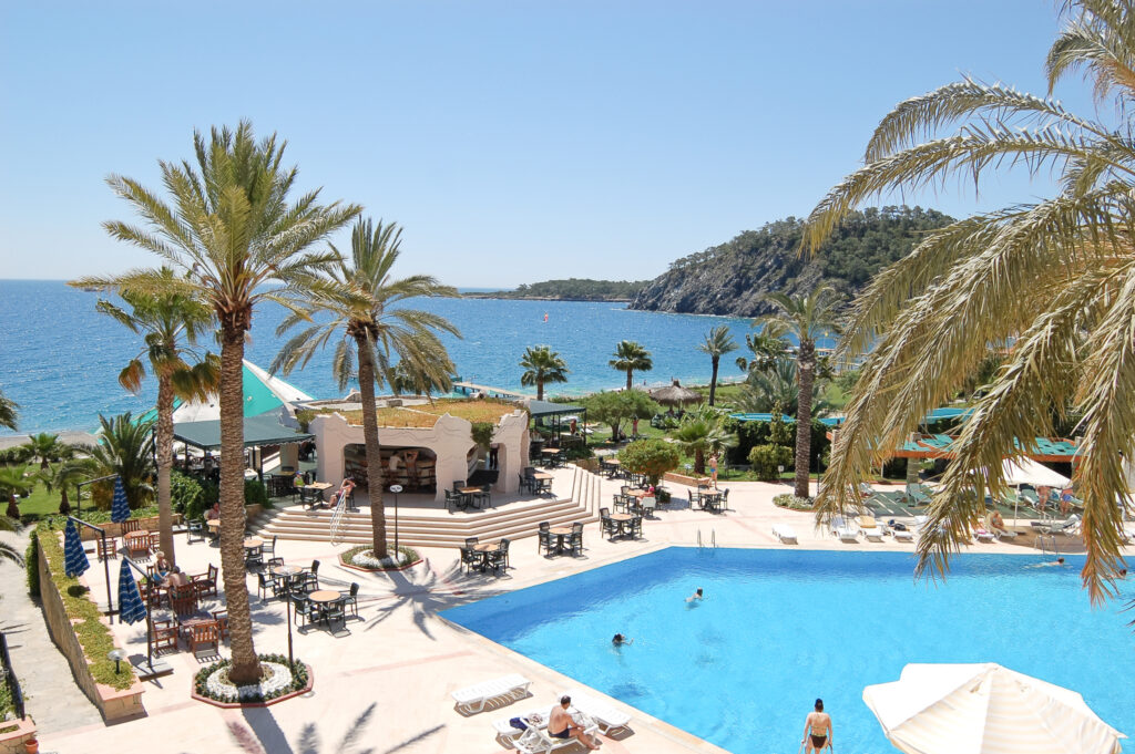 Hotelierii din Antalya lansează oferte speciale din cauza lipsei turiștilor ruși și ucraineni