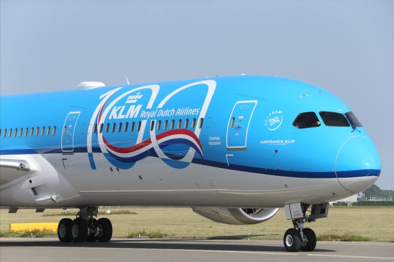 KLM Royal Dutch Airlines, cea mai veche companie aeriană care operează sub numele inițial, împlinește 100 de ani