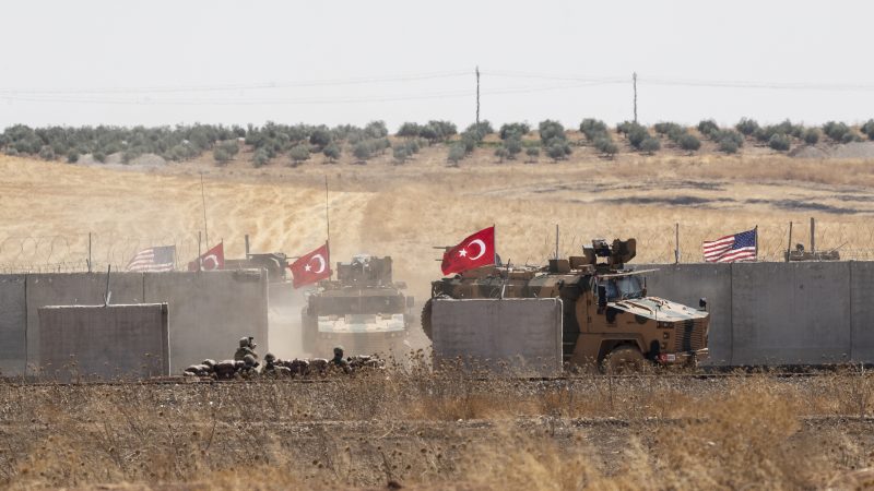 Turcia se pregăteşte să intervină în forţă în Siria