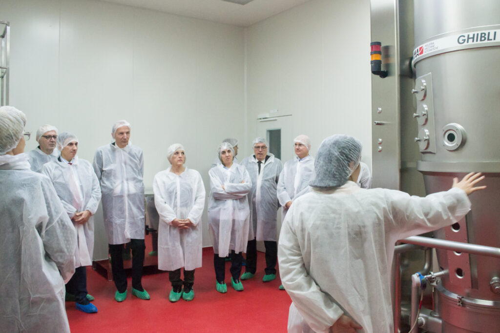 Profesioniști din domeniul sănătății din Serbia în vizită la Antibiotice Iași