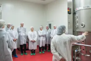 Profesioniști din domeniul sănătății din Serbia în vizită la Antibiotice Iași