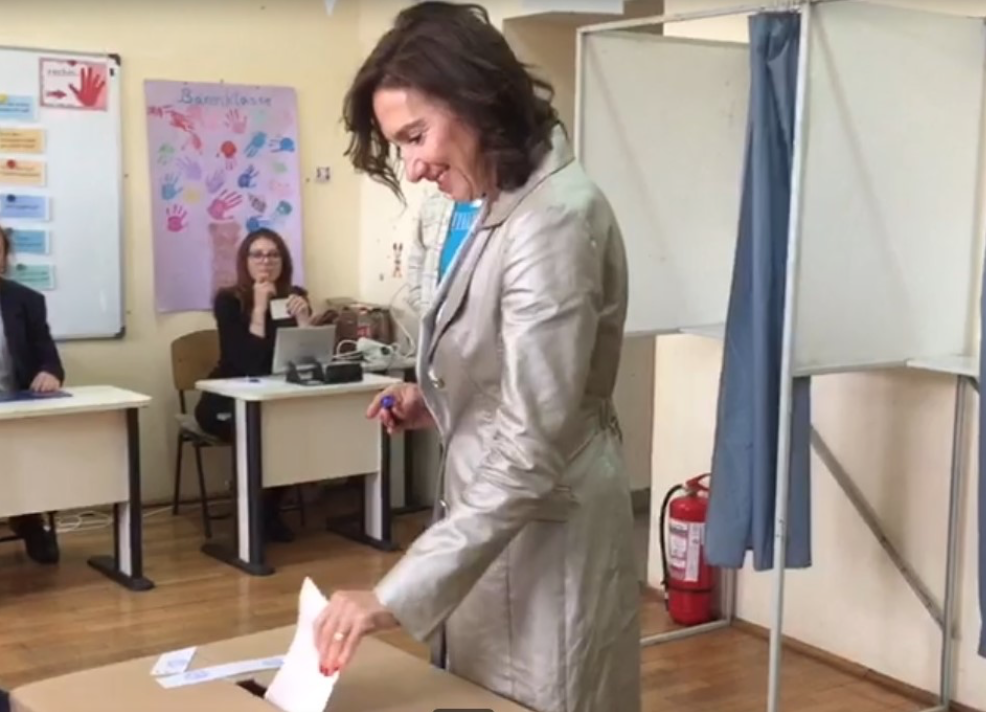 Prima Doamnă a României a votat! Carmen Iohannis: Am votat și mă simt bine