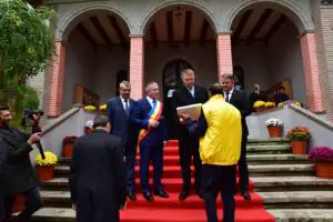 Premieră în România! Un primar a scos tot orașul în stradă pentru Iohannis! Ce i-au strigat oamenii