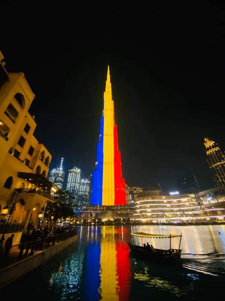 Burj Khalifa, cea mai înaltă clădire din lume, este luminată de 1 Decembrie în tricolorul românesc