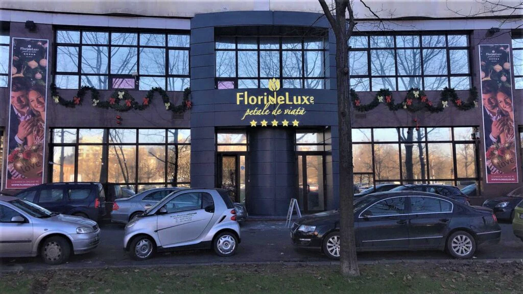 FlorideLux.ro a deschis cea mai mare florărie din România. Cât a fost investiţia