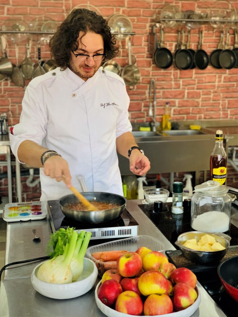 Câștigătorului aplicației Chefi la cuțite! Curs de gătit cu chef Florin Dumitrescu