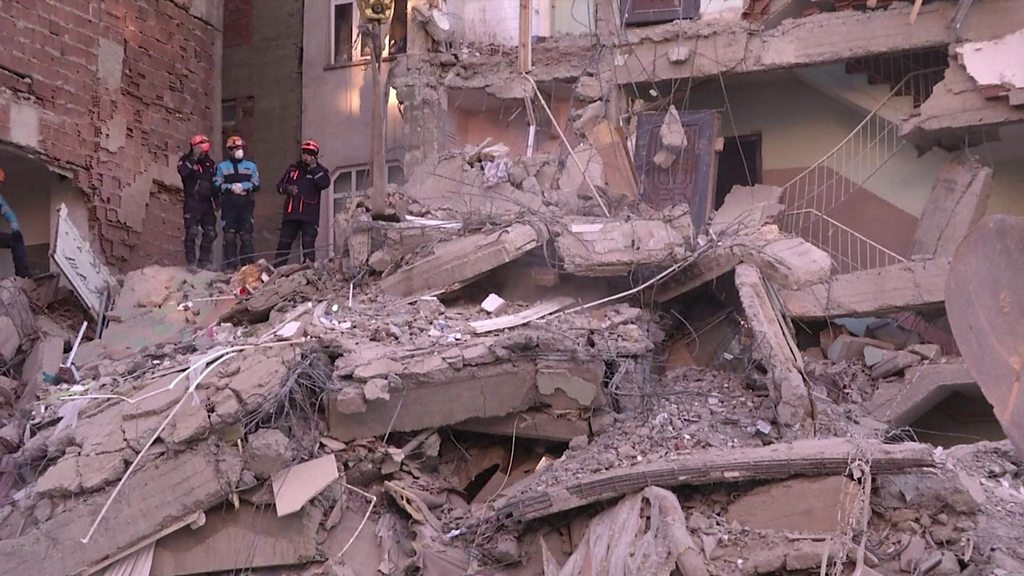 Continuă operațiunile de salvare în Turcia: Bilanțul deceselor provocate de cutremur este îngrozitor