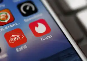 Aplicația Tinder se schimbă radical! Cum sunt afectați utilizatorii