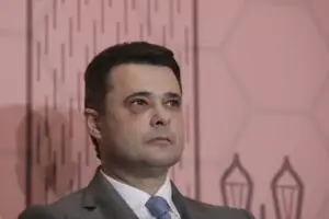 Primarul de la cinci a apărut cu ochiul vânăt: Motivul e halucinant și are 80 de grade