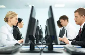 Vești bune pentru milioane de salariați din România! Nu vor mai fi nevoiți să facă asta