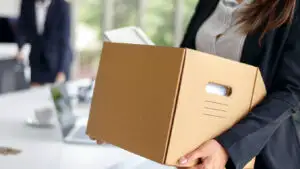 Un CEO care a concediat 900 de angajați pe Zoom a fost dat afară. Acum vrea postul înapoi pentru un dolar pe an
