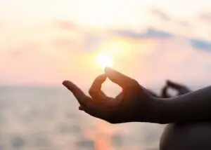 Practica meditației. Cum funcționează și ce beneficii aduce
