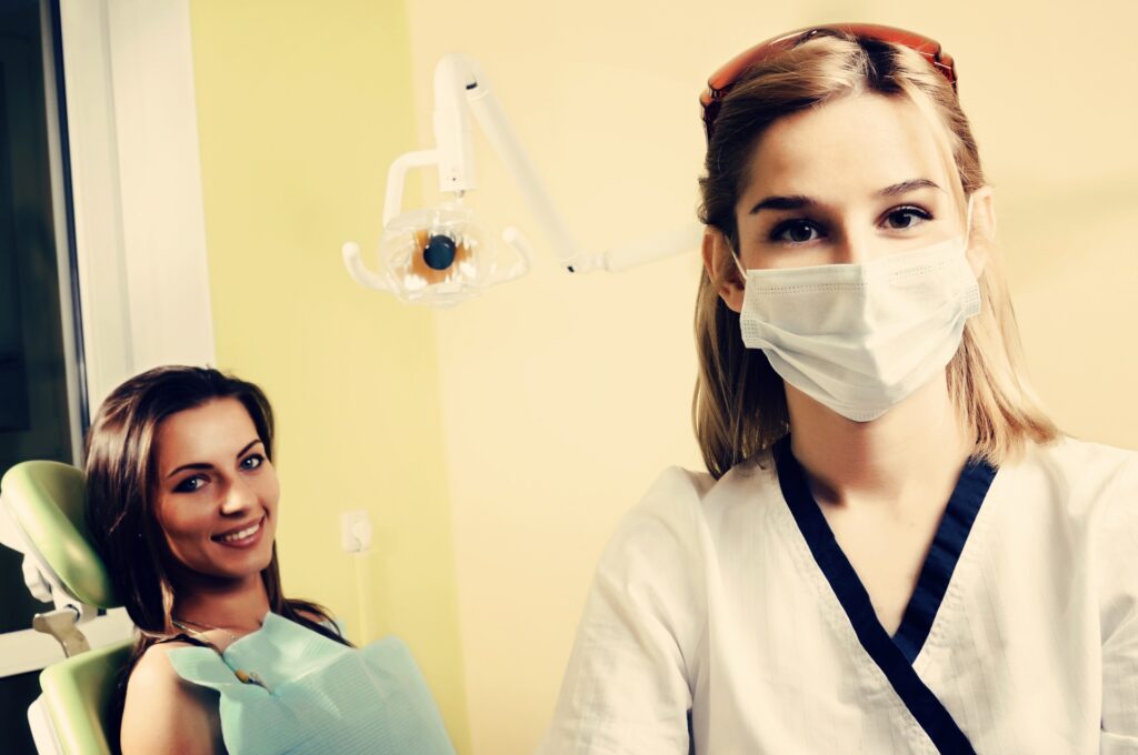 România poate deveni un centru important pentru turismul dentar. Până la 15% dintre pacienţi vin acum din străinătate
