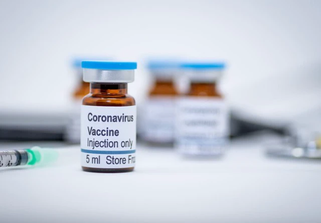 Din rău în mai rău! Vaccinul anti-COVID va fi disponibil tocmai în 2022. Cine face acest cutremurător anunț