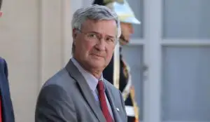 Coronavirusul a ajuns în Guvernul francez! Un apropiat al lui Macron este infectat