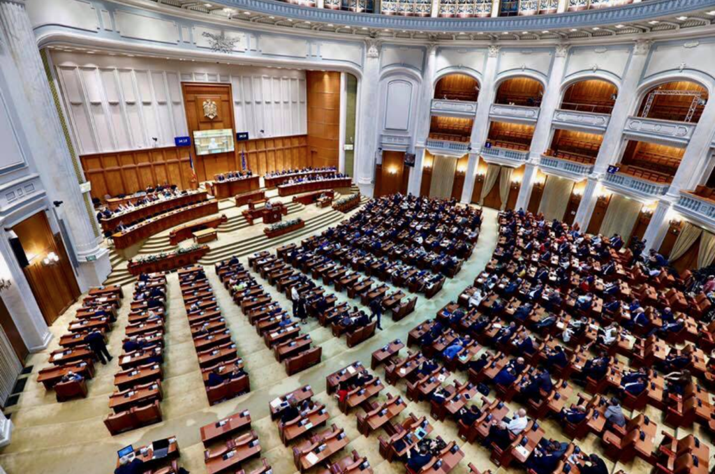 Deputații au adoptat proiectul pentru modificarea şi completarea Legii nr. 51/1991 privind securitatea naţională a României