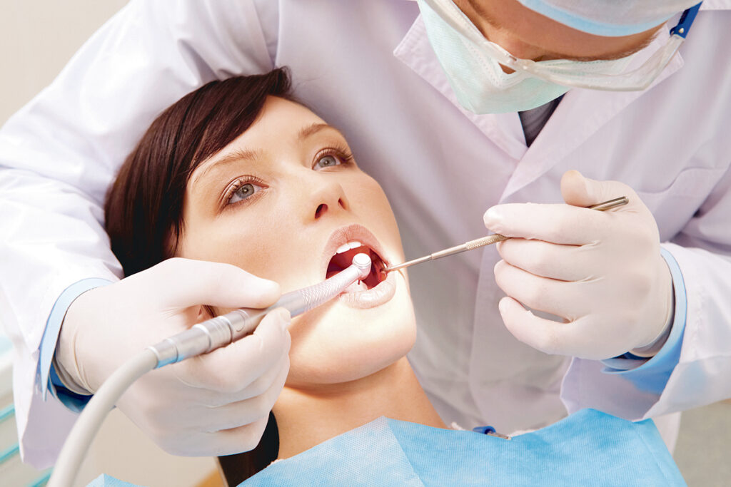 Pacienţii cu COVID-19 vor fi trataţi pentru problemele dentare de urgenţă. Ce cabinete stomatologice din ţară sunt deja disponibile