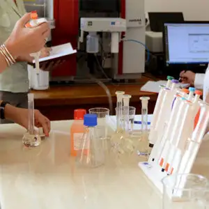 Cercetătorii UPB anunță o nouă invenție: Dezinfectant eficient împotriva COVID-19