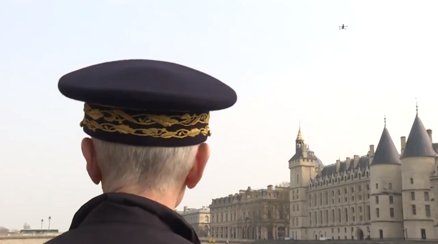 Capitala, supravegheată cu drone pentru respectarea măsurilor de izolare. Trei luni de închisoare şi o amendă usturătoare