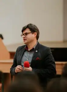 Un interviu despre lumea umbrelor. Spionaj si contraspionaj în era digitală (II)