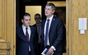 Primăvară fără panseluțe! Barna îl somează pe Orban să oprească risipirea banilor publici