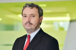 Ce implicații are prețul istoric negativ al petrolului pentru România! Opinia experților